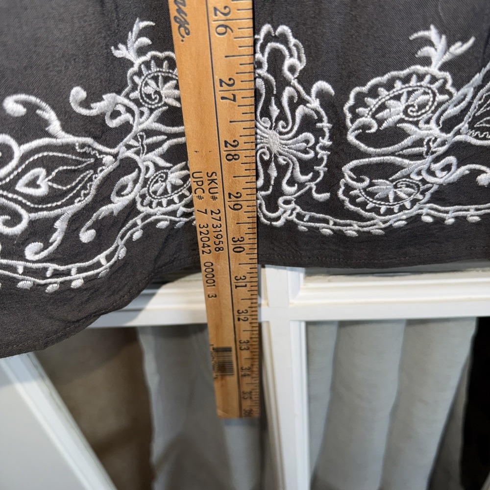 ONE CLOTHING Women Medium Gray Tunic Top Blouse Cap Sleeve Embroidered 5543 - Picture 3 of 6